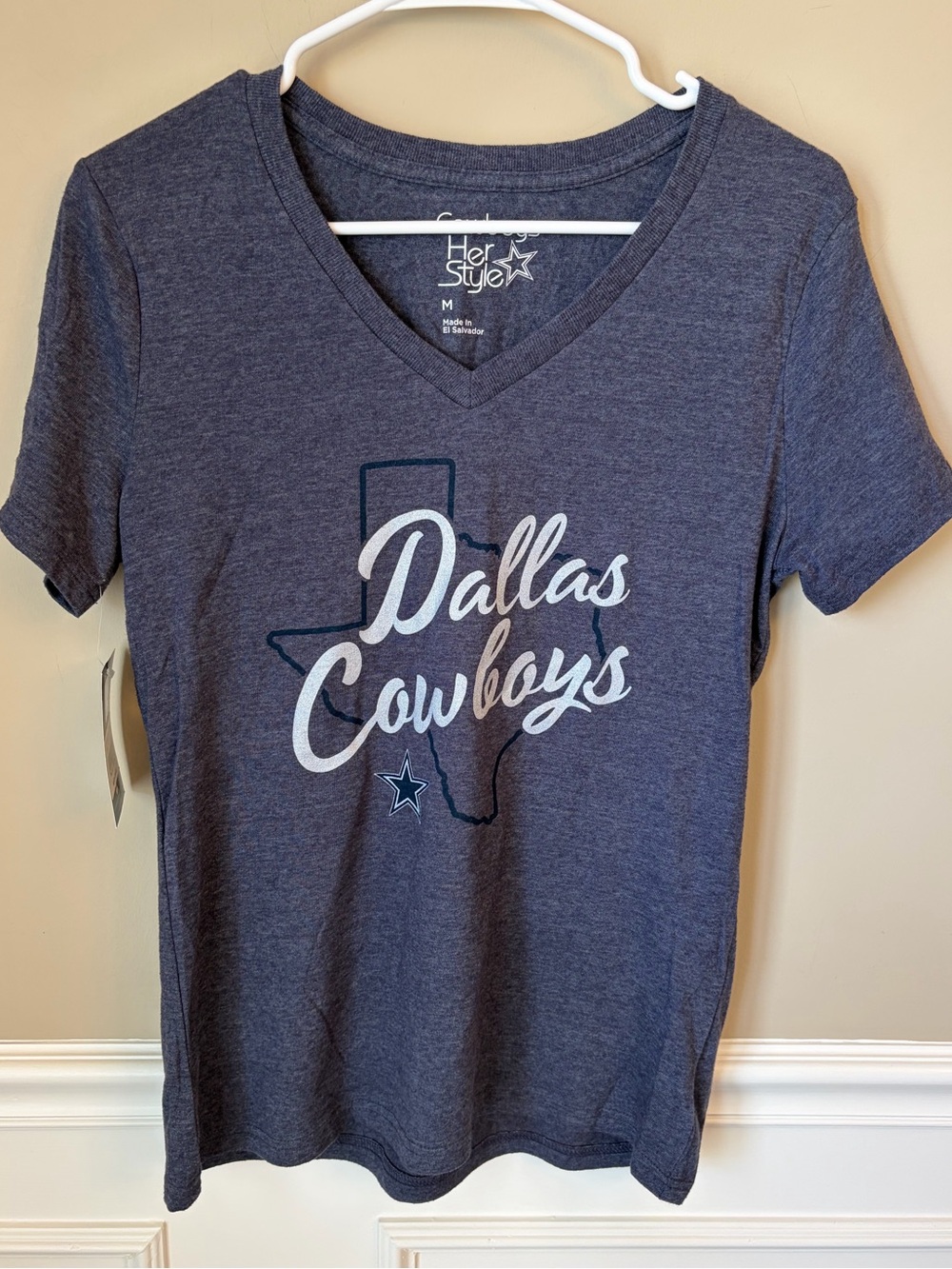 Her Style Dallas Cowboys Licensed Navy V-Neck Tee, Medium, NFL Gameday Texas NWT